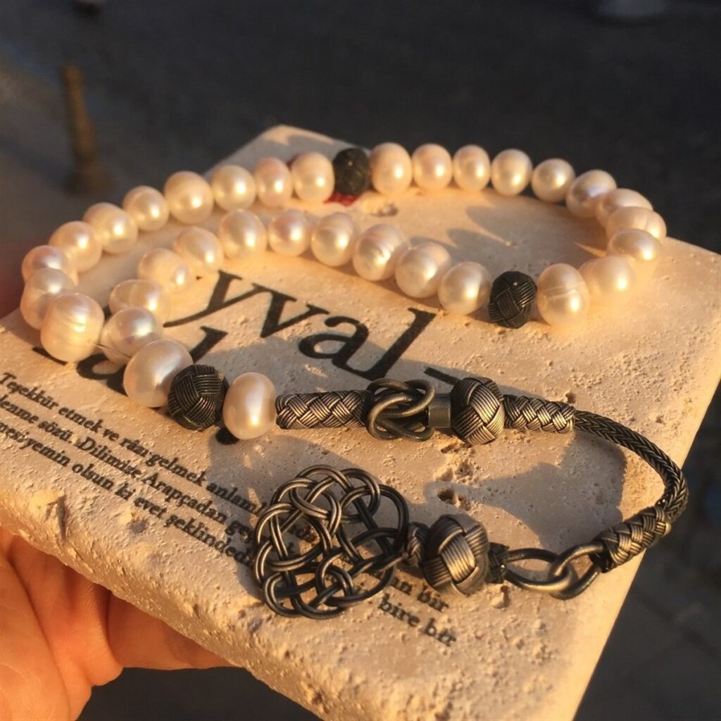 İNCİ TESBİH : HUZURUN YANSIMASI