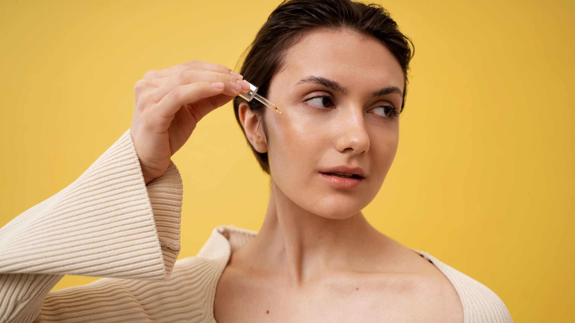 Yenileyici Yüz Serumu Ne İşe Yarar?